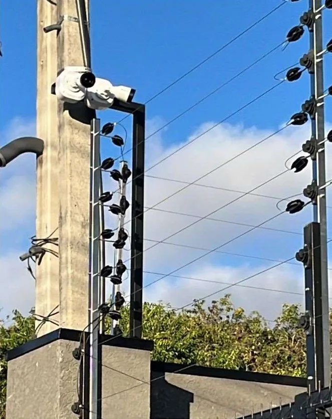 imagem de uma cerca elétrica instalada para residências e condomínios